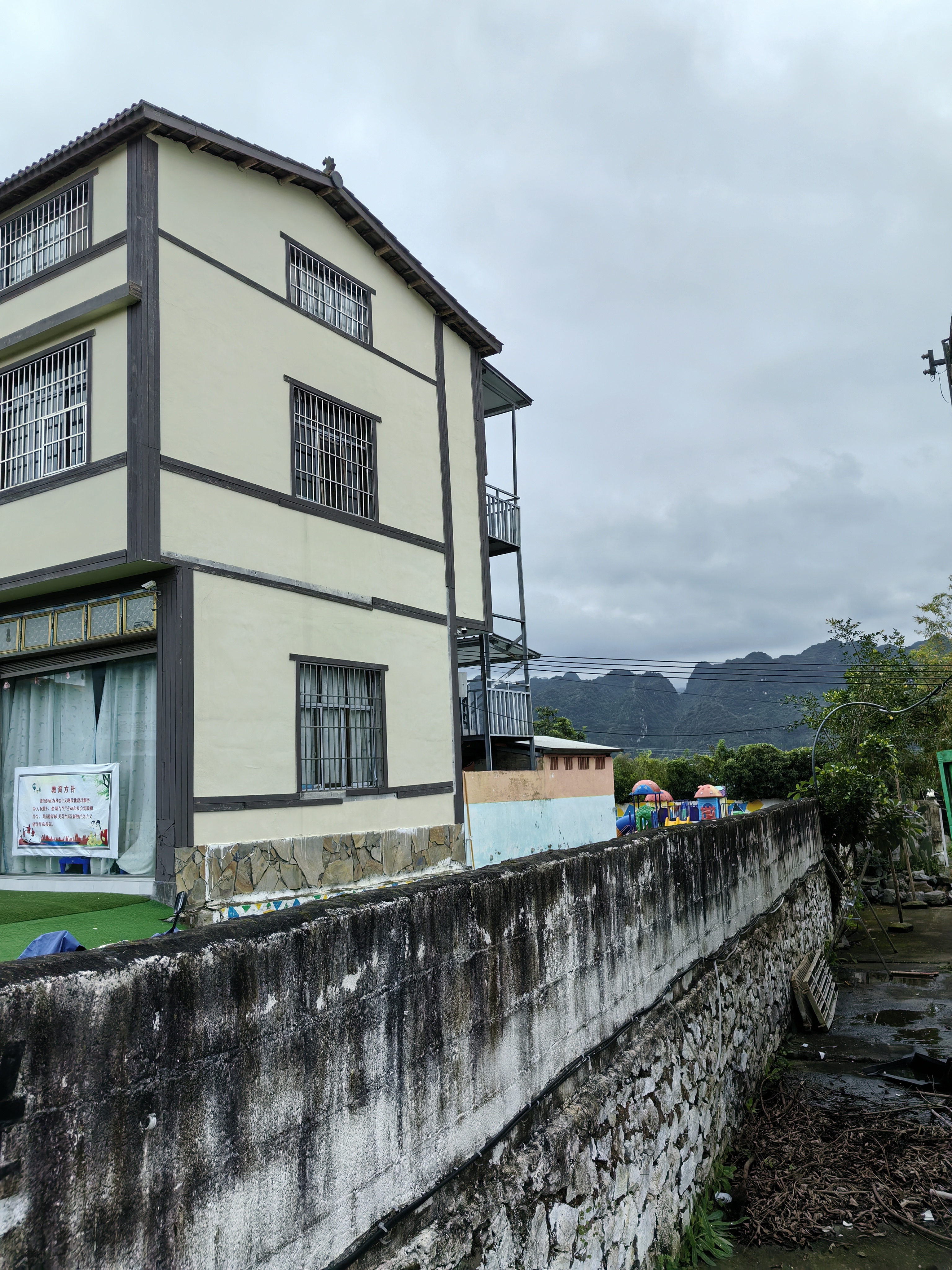 万峰林民房出租----（精装修）