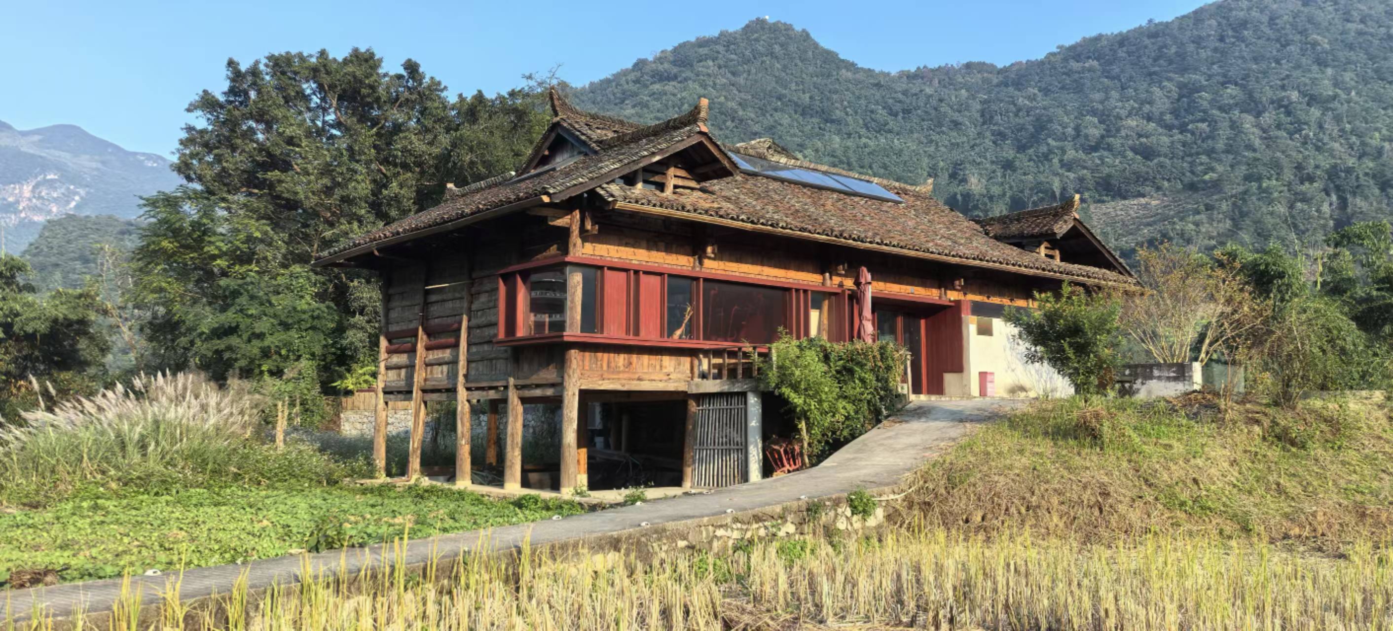 万峰林民宿转让(带证10个房间)
